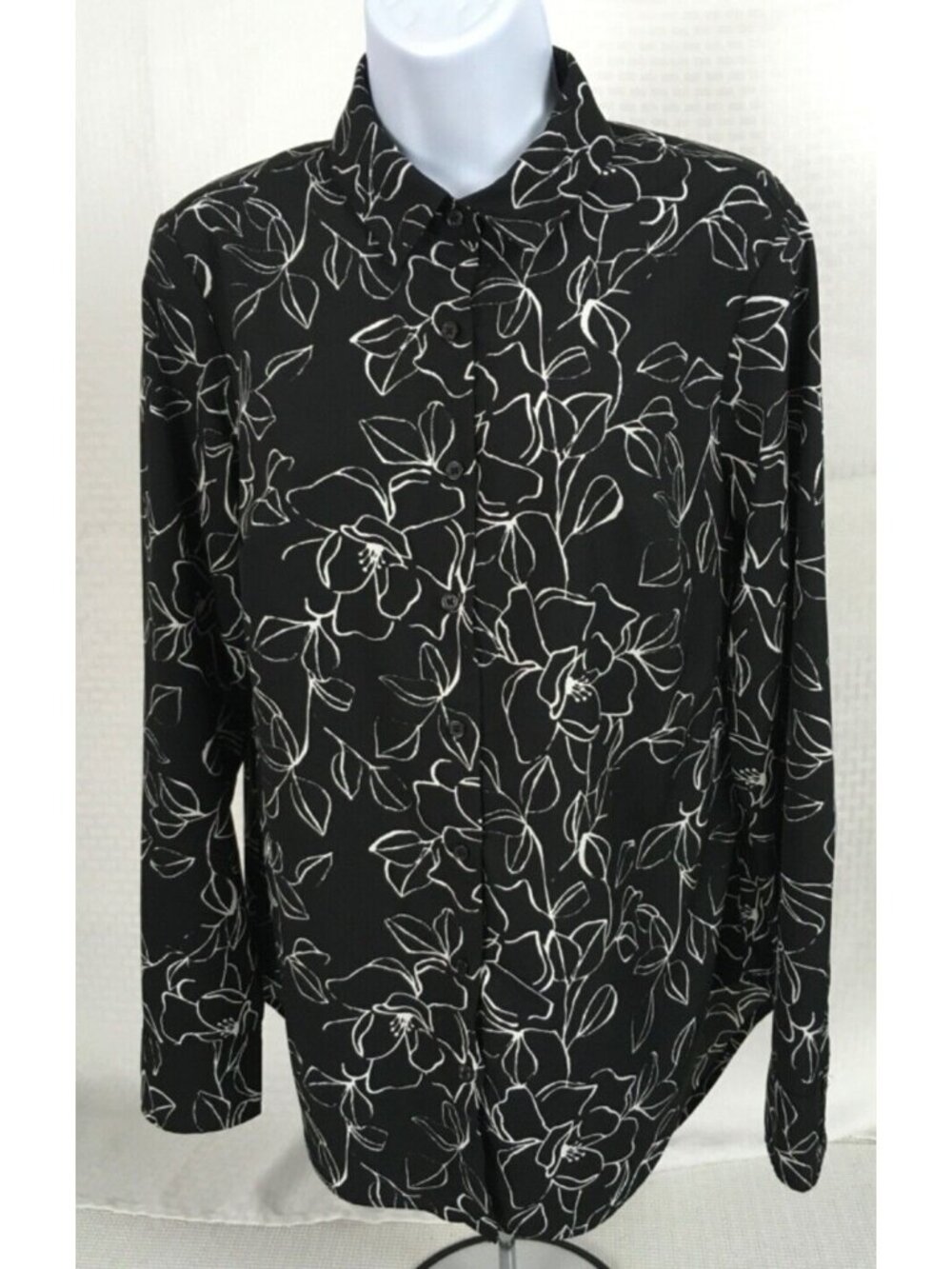 a New Day Top Women Size M Black w White Flowers Button Down Blouse Long Sleeves